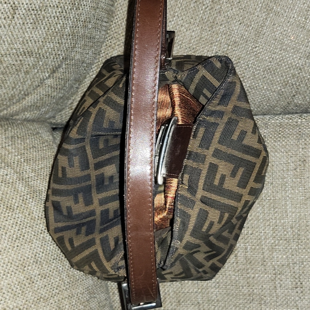 Vintage Fendi Bag 😍 - Picture 5 of 16
